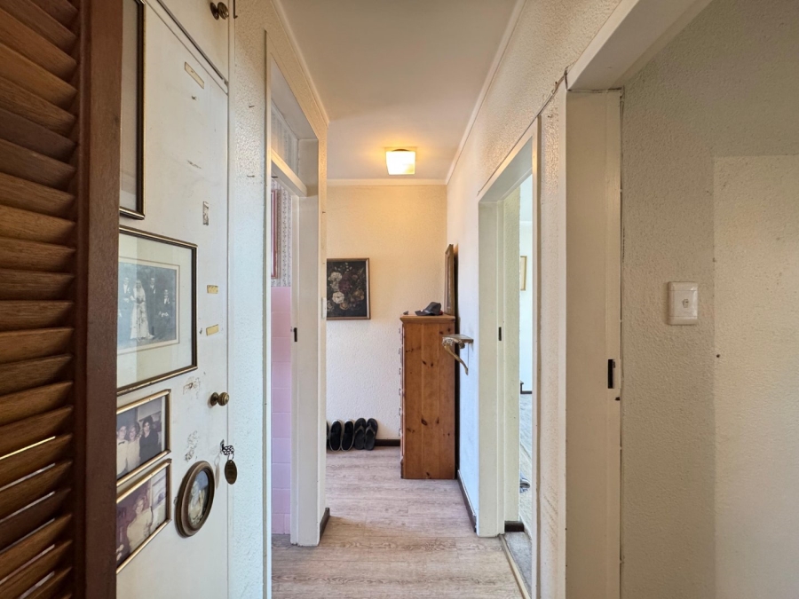 1 Bedroom Property for Sale in Sea Point Western Cape